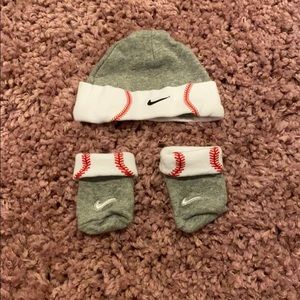 2 piece hat and booties